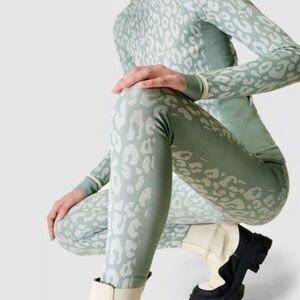 NWT Sweaty Betty Leopard Jacquard Base Layer Leggings in Blue Leopard Pa…